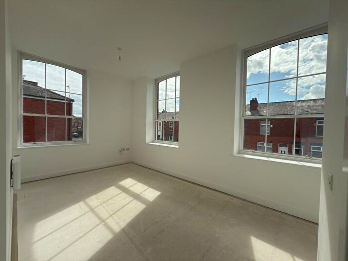 1 Bedroom Apartment For Sale In Hempshaw Lane, Offerton, Stockport, SK2