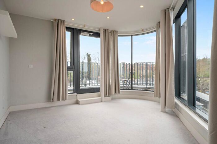 2 Bedroom Flat To Rent In Gipsy Road, Gipsy Hill, SE27