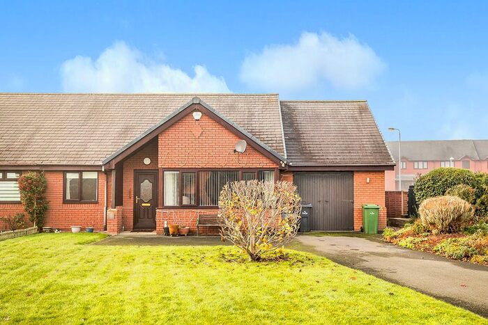 2 Bedroom Bungalow For Sale In Oak Close, Four Crosses, Llanymynech, Powys, SY22