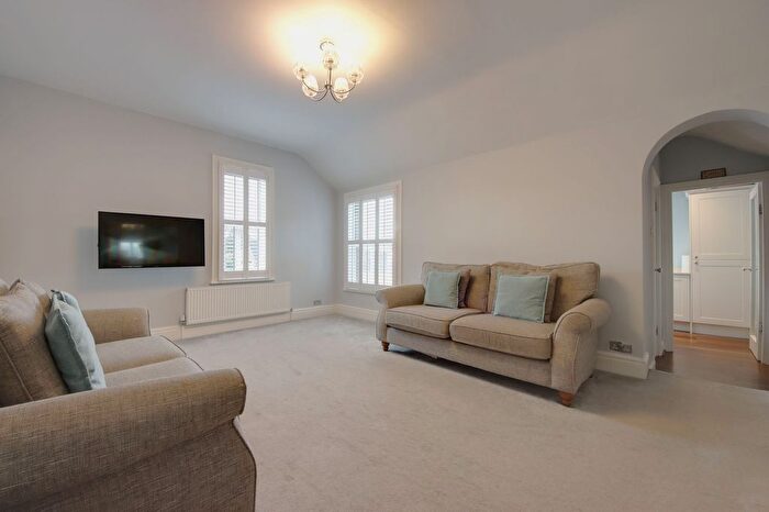 1 Bedroom Flat To Rent In Glencoe Road, Bushey, WD23