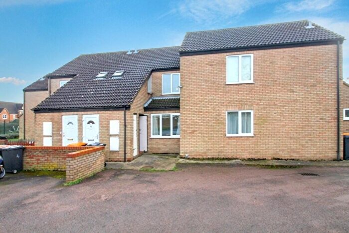 1 Bedroom Apartment To Rent In Pyms Close, MK44