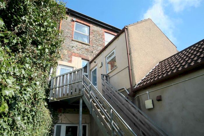 2 Bedroom Flat To Rent In High Street, Kingswood, BS15