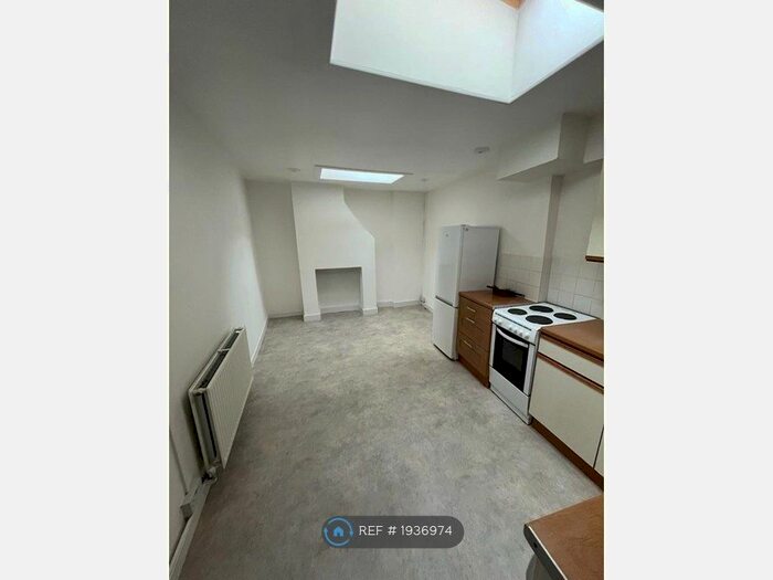 2 Bedroom Flat To Rent In High Street, Cheltenham, GL50