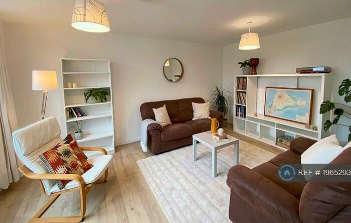 3 Bedroom Maisonette To Rent In Tarbert Walk, London, E1