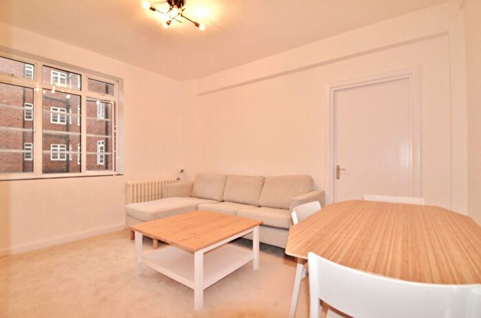1 Bedroom Flat To Rent In Latymer Court, Hammersmith Road, Hammersmith, W6