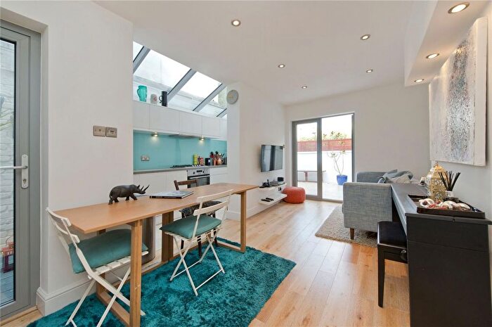 2 Bedroom Flat To Rent In Shorrolds Road, Fulham, SW6