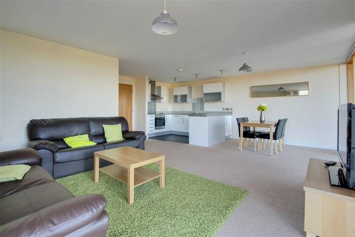 3 Bedroom Flat To Rent In Topaz House, Central Milton Keynes, Milton Keynes, MK9
