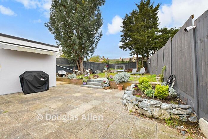 4 Bedroom Detached Bungalow For Sale In Sandon Road, Basildon, Essex, SS14