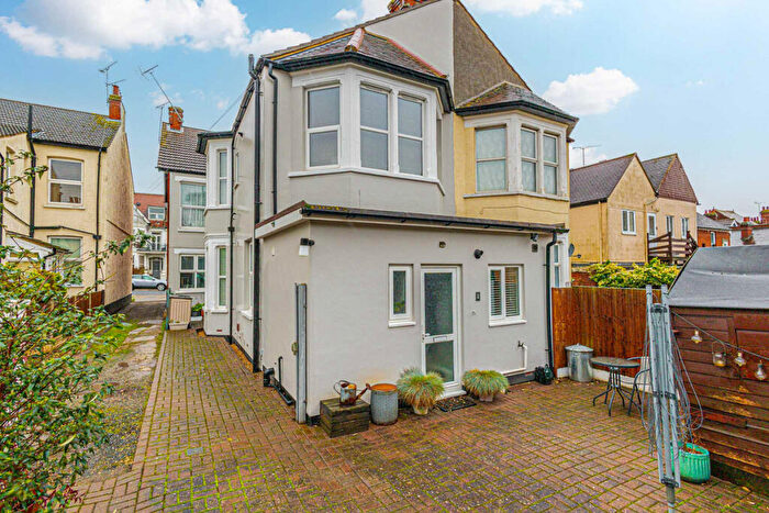 1 Bedroom Apartment For Sale In Cobham Road, Westcliff-on-sea, SS0