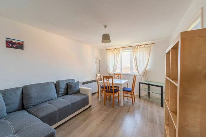1 Bedroom Flat To Rent In Inwen Court, Deptford, London, SE8