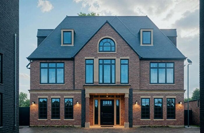 5 Bedroom Detached House For Sale In Barnet Road, Arkley, EN5