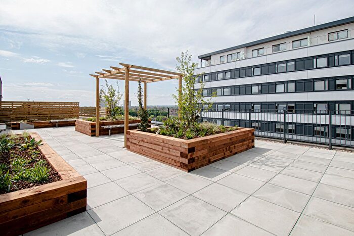 2 Bedroom Flat To Rent In Victoria Avenue, Southend-On-Sea, SS2