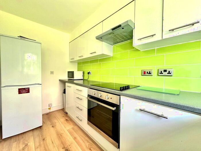 1 Bedroom Flat To Rent In Regent Square, Bow, E3