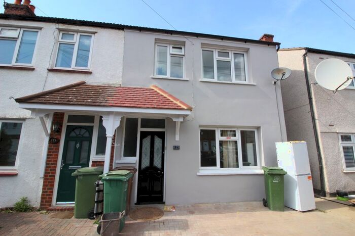 3 Bedroom End Of Terrace House To Rent In Washington Road, Worcester Park, KT4