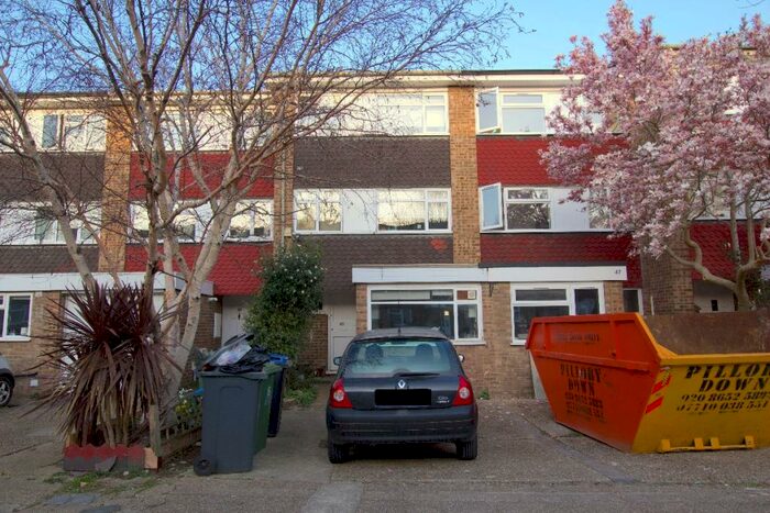 6 Bedroom Terraced House To Rent In Howard Road, Surbiton, KT5