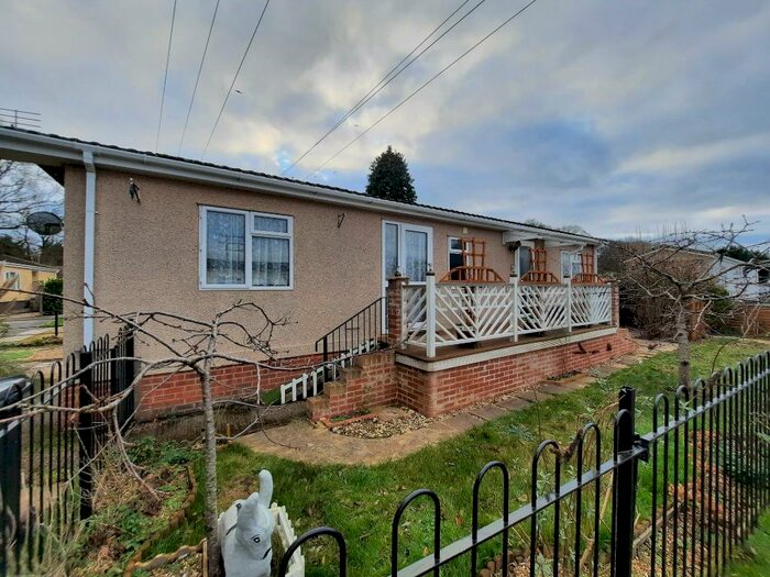 2 Bedroom Mobile Home For Sale In Crookham Common, Thatcham, RG19