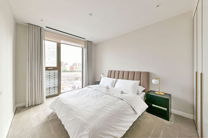 2 Bedroom Flat For Sale In Parkland Walk, London, SW6