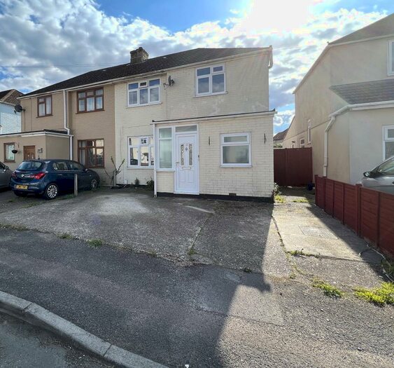 3 Bedroom Semi-Detached House To Rent In Causeway Crescent, Totton, SO40