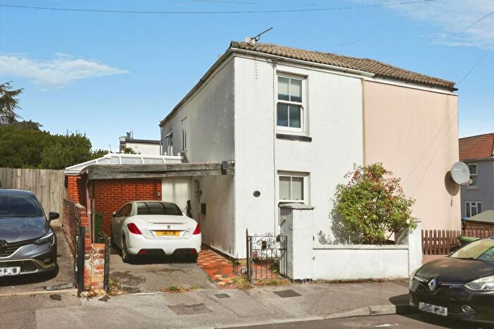 3 Bedroom Semi-Detached House For Sale In Albany Road, Southampton, Hampshire, SO15