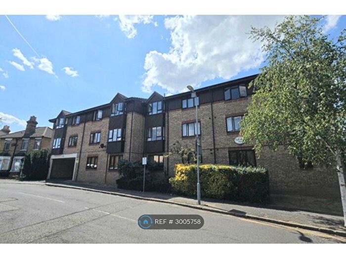 1 Bedroom Flat To Rent In Verity House, Romford, RM7
