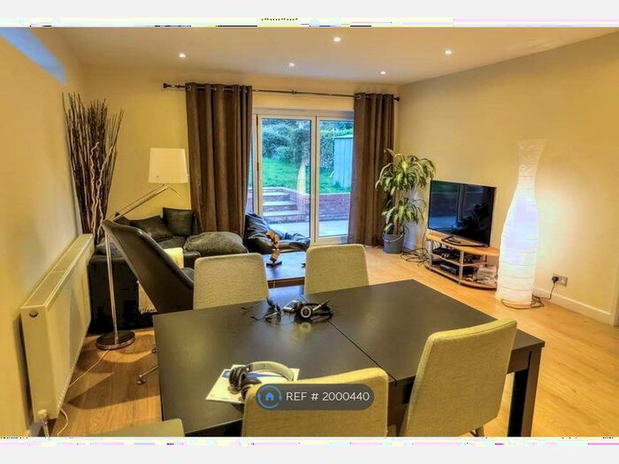 5 Bedroom Semi-Detached House To Rent In The Chase, Guildford, GU2