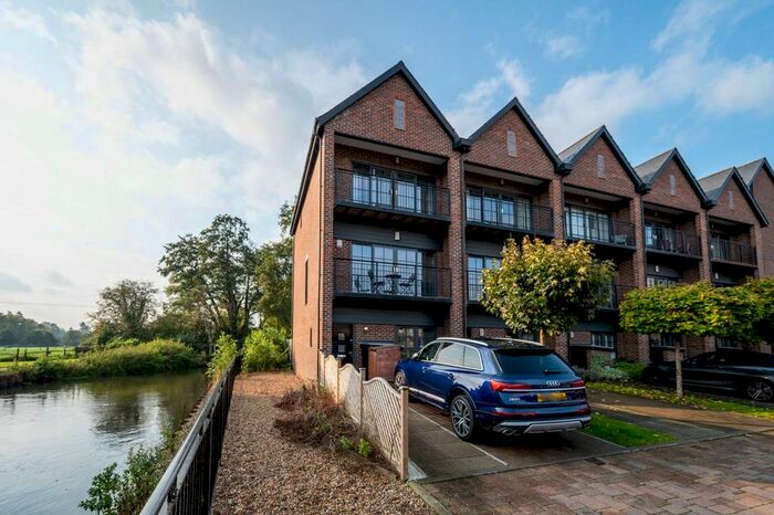 4 Bedroom End Of Terrace House To Rent In Old Woking, Old Woking, Woking, GU22