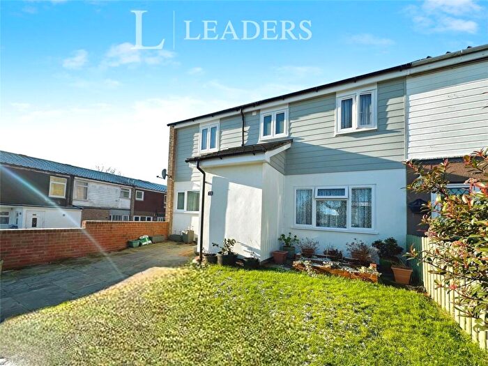 4 Bedroom End Of Terrace House For Sale In Curlew Gardens, Waterlooville, Hampshire, PO8
