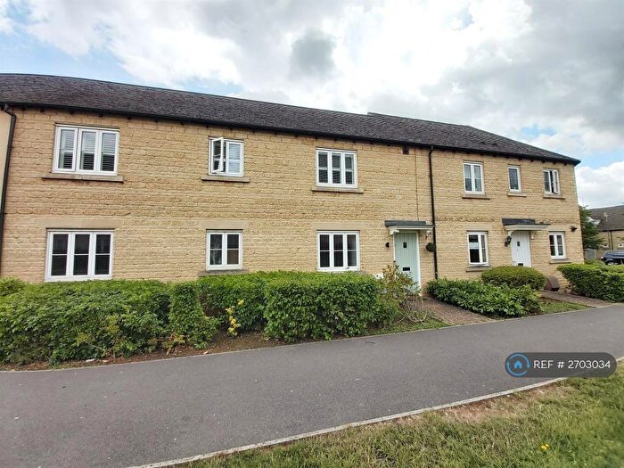 2 Bedroom Maisonette To Rent In Sorrel Way, Carterton, OX18