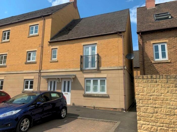 1 Bedroom Flat To Rent In Marsh Lane, Witney, OX28