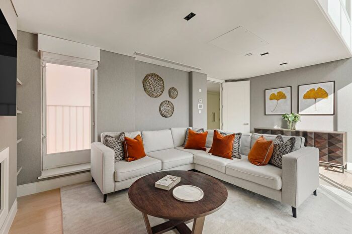 3 Bedroom Flat To Rent In Duke Street, London, W1K