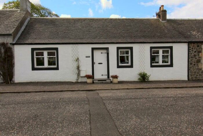 2 Bedroom Cottage To Rent In April Cottage, Main Street, KA1