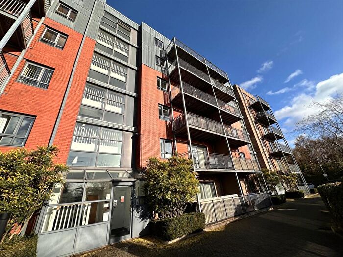 2 Bedroom Apartment For Sale In The Waterfront, Manchester, M11