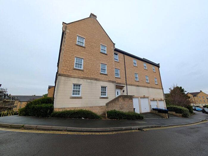 2 Bedroom Flat To Rent In Flowers Yard, Chippenham, SN15