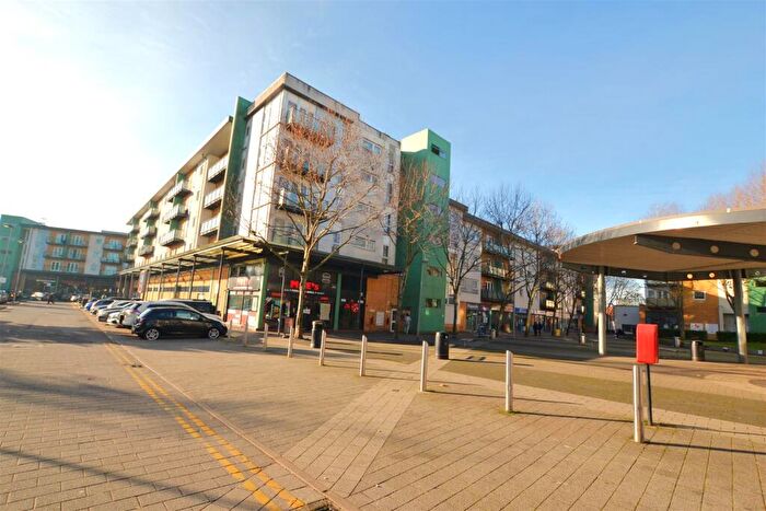 2 Bedroom Flat For Sale In Parkhouse Court, Hatfield, AL10