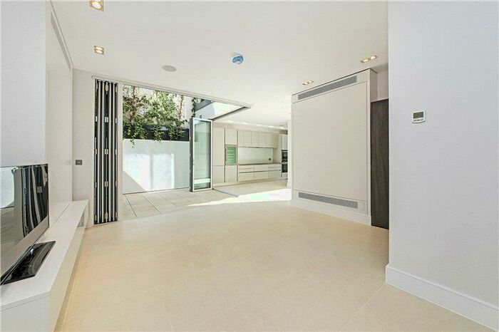 3 Bedroom Apartment To Rent In Limerston Street, Chelsea, London, SW10