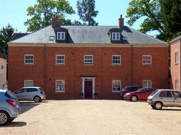 2 Bedroom Flat To Rent In The Coach House, The Mount, Chepstow, NP16