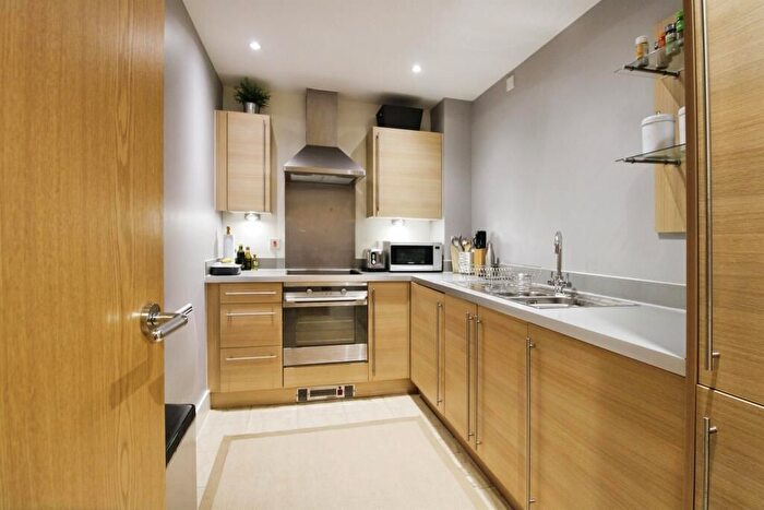 2 Bedroom Flat For Sale In Textile Street, Dewsbury, WF13