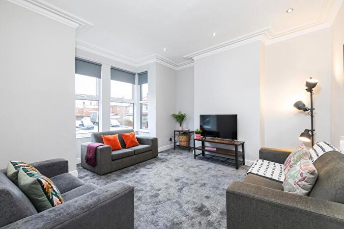 7 Bedroom House To Rent In Burchett Grove, Leeds, LS6