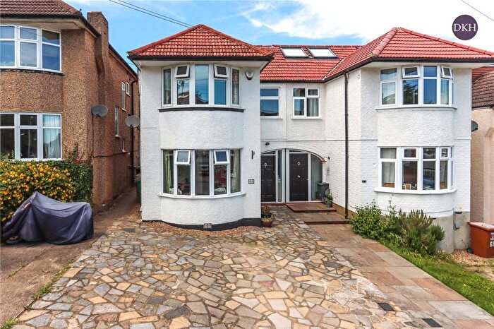 3 Bedroom Semi Detached House To Rent In Oakleigh Drive, Croxley Green, Rickmansworth, Hertfordshire, WD3