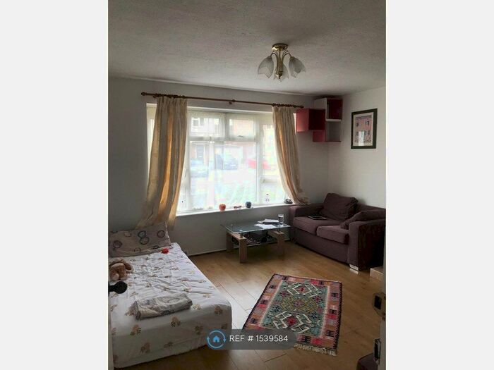 1 Bedroom Maisonette To Rent In Bradfield Drive, London, IG11