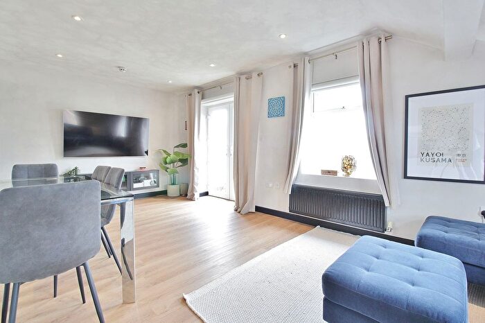 1 Bedroom Flat For Sale In Clifton Road, Isleworth, TW7