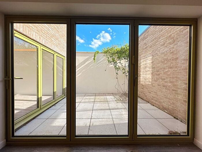 2 Bedroom Link Detached House For Sale In Brook Mews, Southgate, N13