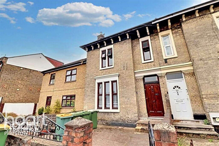 3 Bedroom Maisonette For Sale In Howards Road Plaistow, London, E13