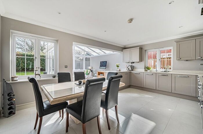 4 Bedroom Detached House For Sale In Elen Place, Bracknell, Berkshire, RG42