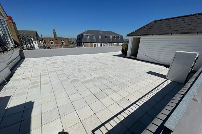2 Bedroom Apartment To Rent In Church Hill Lodge, Church Hill, BN9