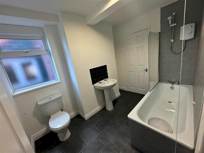 3 Bedroom Flat To Rent In South Street, Ilkeston, DE7