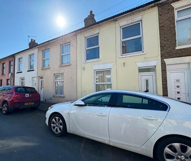3 Bedroom Terraced House To Rent In Alma Street, ME12