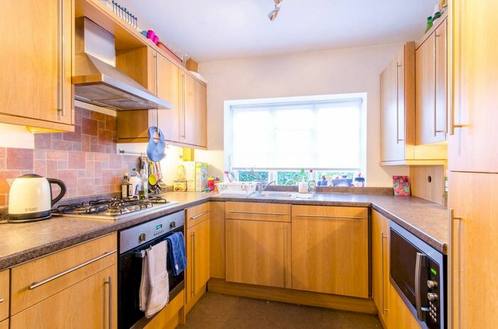 2 Bedroom Flat To Rent In Ossulton Way, East Finchley, London, N2