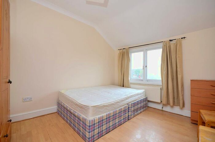 2 Bedroom Flat To Rent In Electric Avenue, Brixton, London, SW9