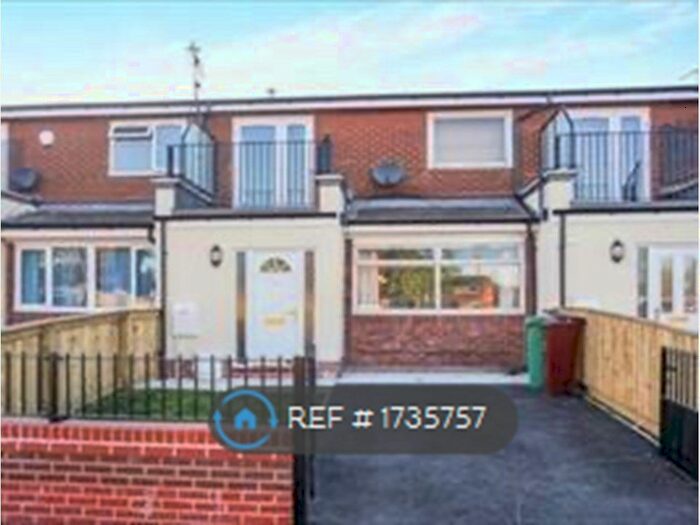 2 Bedroom Terraced House To Rent In Balsam Close, Manchester, M13